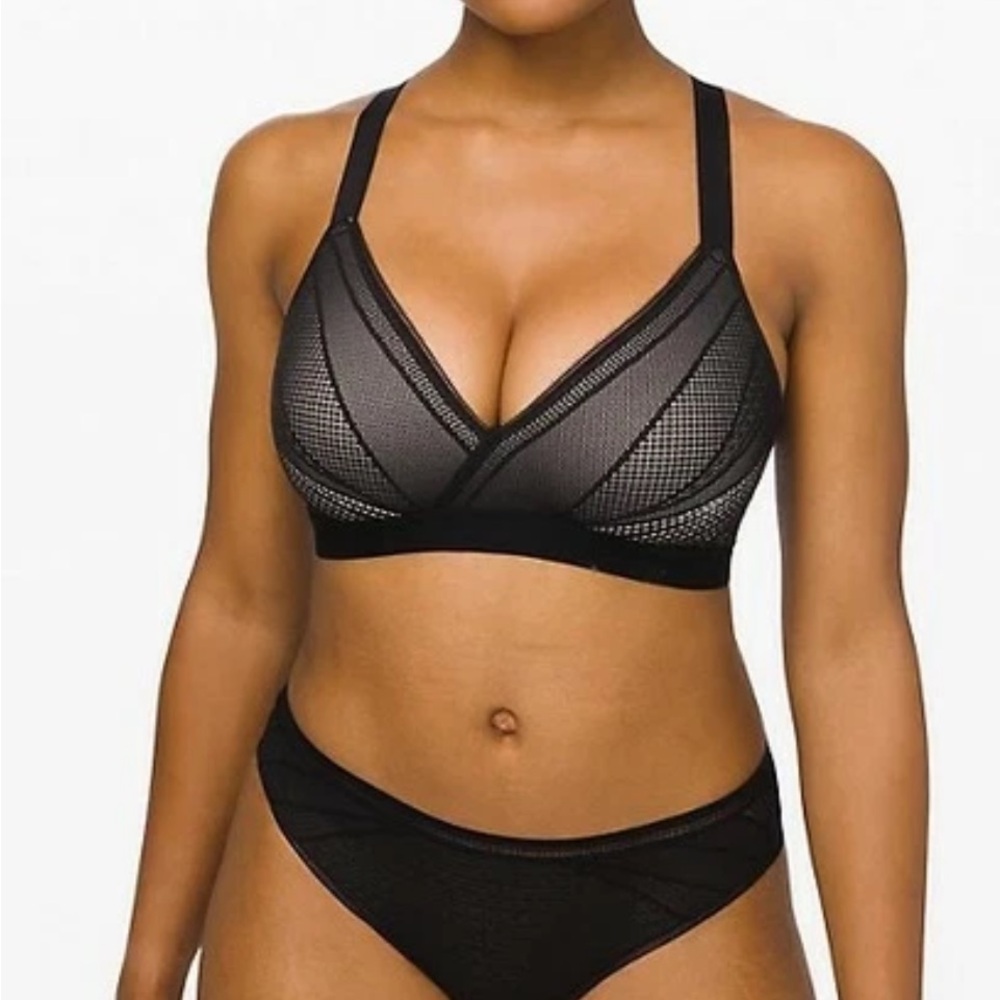 Lululemon Awake To Lace Bra Black / Barely Beige size 34C NWOT